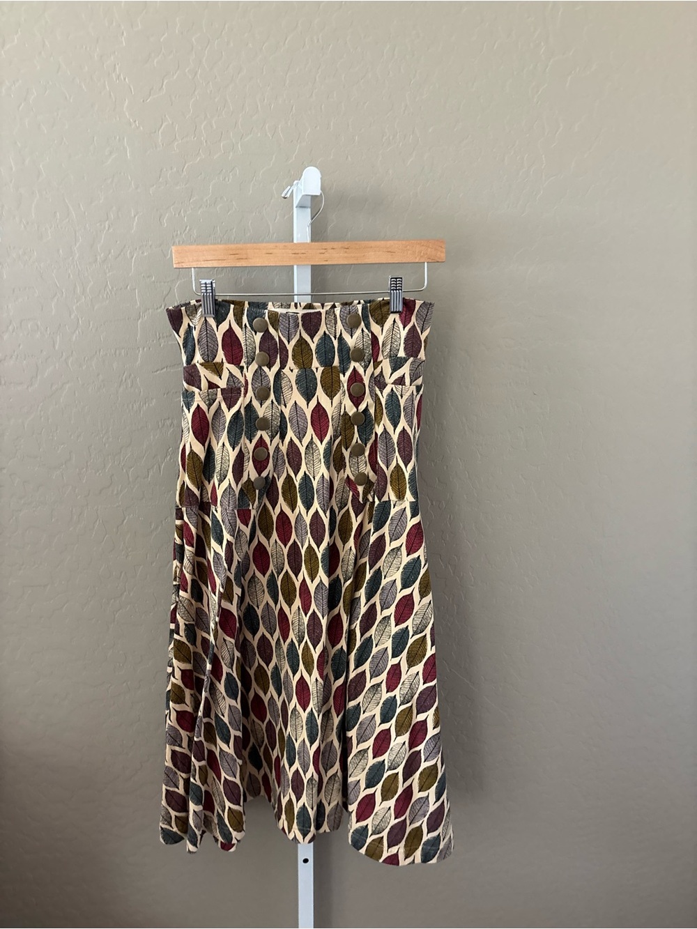 Effie’s Heart | Textured Leaf-Print Midi Skirt in Cream with Multicolor Leaves